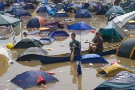 Zatopený Glastonbury před třemi lety.