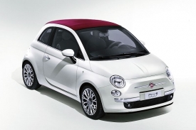 Fiat představ&iacute; svůj kabriolet 500.