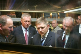 Při návštěvě ČR se R. Fico potkal s M. Topolánkem i J. Paroubkem.