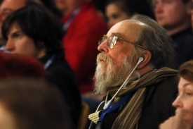 Předsedou letošní poroty je i P. Adams Sitney, filmový historik.