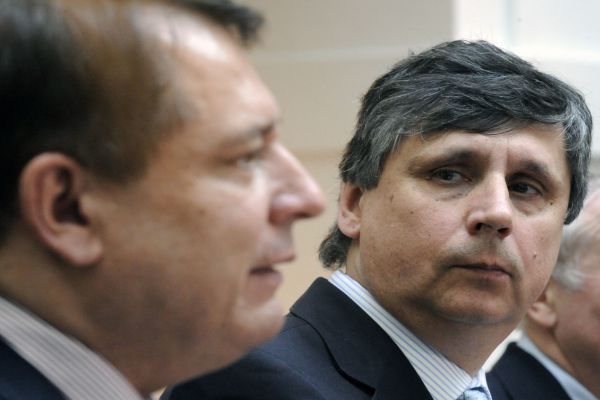 Jiří Paroubek chce jednat s premiérem Fischerem.