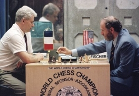 Bobby Fischer v odvetném utkání s Borisem Spasským v roce 1992.