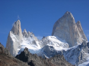 Žulov&yacute; masiv Fitz Roy (3 375 m).