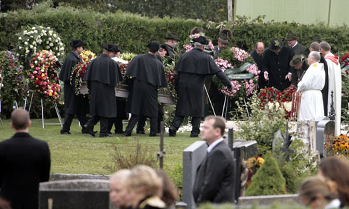 Flickův pohřeb v roece 2006.