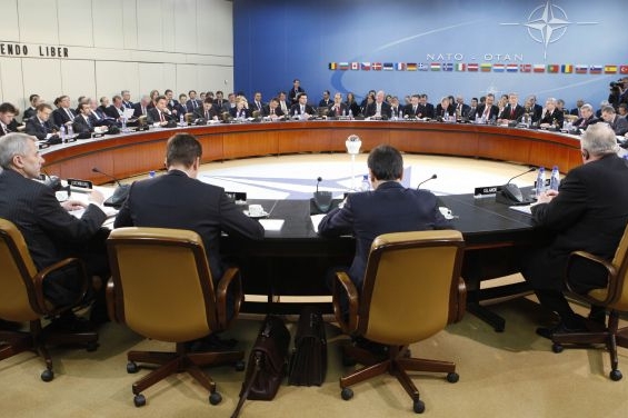 Ministři zahraničí NATO na jednání v Bruselu.