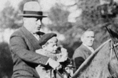 Benito Mussolini s nejmladším synem Romanem