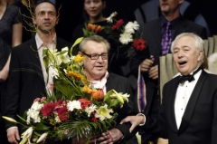 Režisér Miloš Forman a difigent Libor Pešek