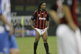 Brazilský fotbalista Ronaldinho se trestného činu nedopustil. Brazilský fotbalista Ronaldinho se trestného činu nedopustil.