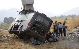 Autobus sjel z dosud nezjištěnžch příčin z dánice.