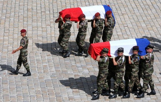 Návrat z Afghánistánu domů v rakvích. Návrat z Afghánistánu domů v rakvích.