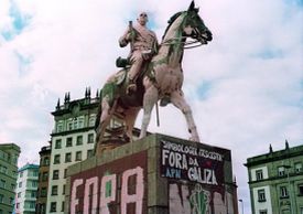 socha generála Franka v jeho rodném městě Ferrol