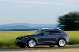 Značku Infiniti má většina lidí spojenou s tímto velkým SUV, modelem FX. Na snímku jeho nová generace, která se v Česku bude prodávat již oficiálně.