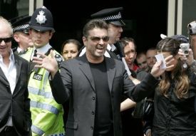 George Michael poté, co dostal trest veřejně prospěšných prací 
