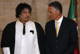 Muammar Kaddáfí a portugalský prezident Cavaco Silva