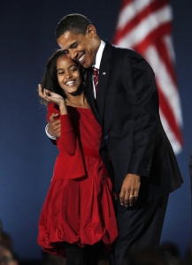 Večer v&iacute;tězstv&iacute; pro Baracka Obamu i pro jeho dcerku.