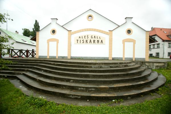 Gallova tiskárna na Šluknovském náměstí má nový kabát.