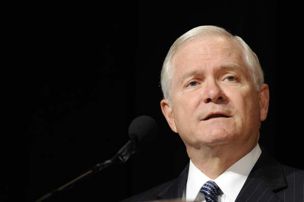 Robert Gates by měl ve funkci ministra obrany zůstat alespoň rok.