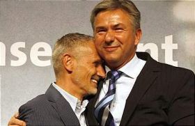 Berlínský starosta Klaus Wowereit (vpravo) se svým přítelem