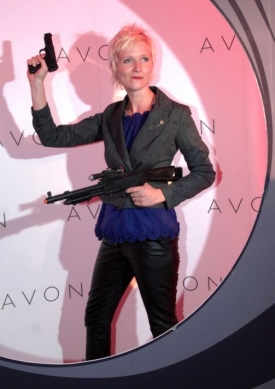 Herečka Aňa Geislerov&aacute; jako bondgirl.