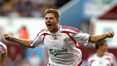 Spasitel Liverpoolu Steven Gerrard