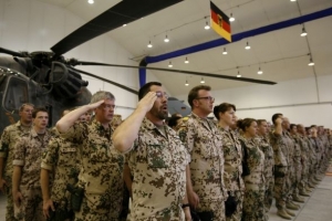 Ceremonie Bundeswehru v afghánském Mazar Šarífu.