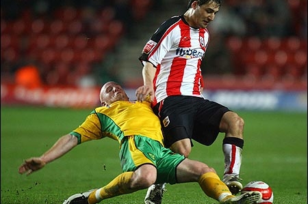 Southamptonské dny Rudolfa Skácela (vpravo) se zřejmě chýlí ke konci. Southamptonské dny Rudolfa Skácela (vpravo) se zřejmě chýlí ke konci.