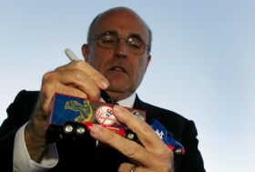 Republik&aacute;nsk&aacute; naděje Giuliani na Iowu jako jedin&yacute; nes&aacute;z&iacute;.