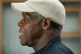 Herec Danny Glover dorazil do Varů.