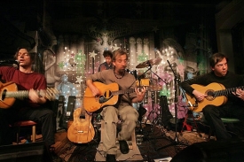 The Young Gods, když hrají unplugged.