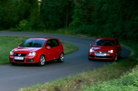 GTI versus R32? Silnější má padáka.