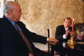 Gorbačov u Havla, srpen 2004 Gorbačov u Havla, srpen 2004