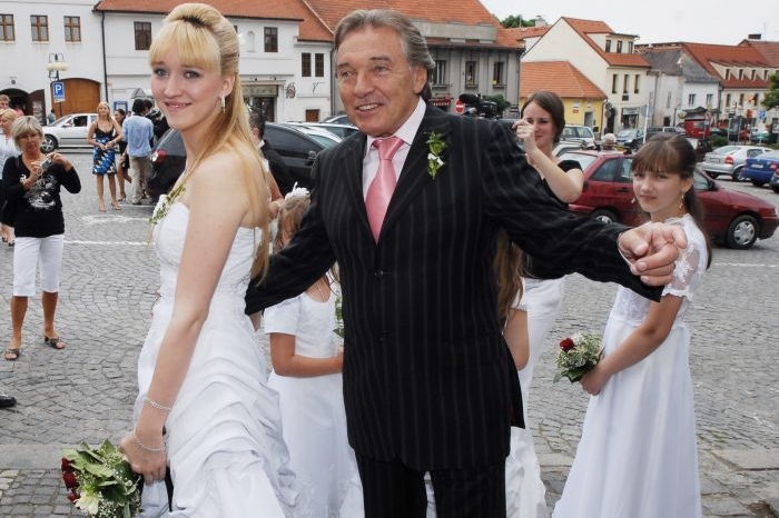 Karel Gott provdal dceru Lucii