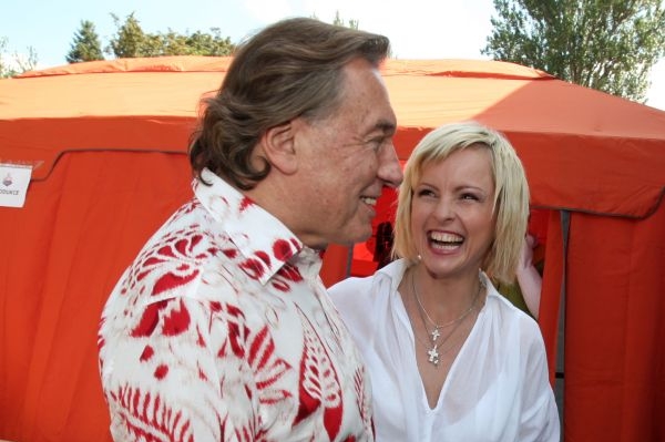 Karel Gott se s Ivetou Bartošovou bavil hlavně o dětech. Karel Gott se s Ivetou Bartošovou bavil hlavně o dětech.