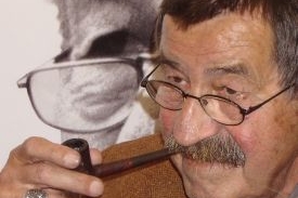 Günter Grass se otevřeně přiznal ke své temné minulosti