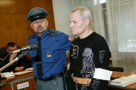 Greplovu výpověď přerušovaly vzlyky a pláč. Chlapce chtěl zachránit.