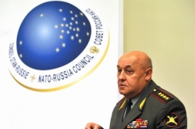 Šéf gen. štábu ruské armády Baluševskij v Bruselu (březen 08).
