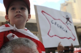 Gruzínští účastníci protiruské demonstrace v Řecku.