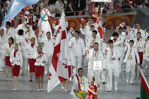 Výprava sportovců Gruzie při slavnostním zahájení olympiády.