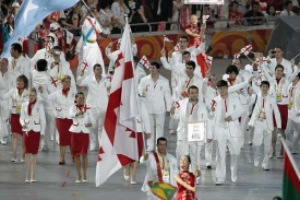 Výprava sportovců Gruzie při slavnostním zahájení olympiády.