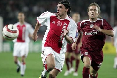 Zdeněk Grygera v dresu Ajaxu (vlevo)