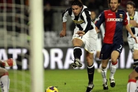 Barvy Juventusu hájí i obránce Zdeněk Grygera. Barvy Juventusu hájí i obránce Zdeněk Grygera.