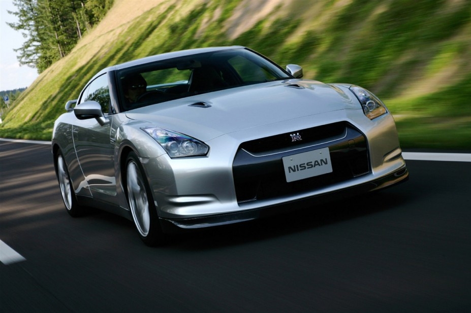 Nissan GT-R je rychlejší než Porsche 911. Nebo ne?