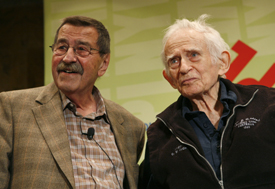 Na snímku Günter Grass (vlevo) pozuje s Normanem Mailerem, červen 2007