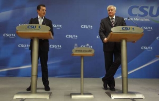Guttenberg a jeho promotér, bavorský premiér Seehofer.