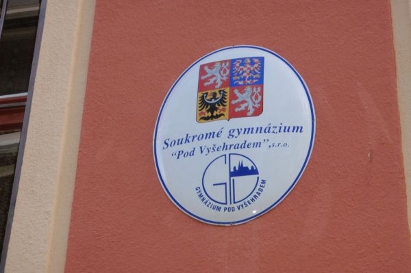 Za soukromé gymnázium se postavili rodiče - čachry s maturitou nevadí.