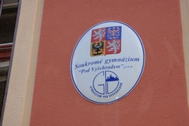 Za soukromé gymnázium se postavili rodiče - čachry s maturitou nevadí.