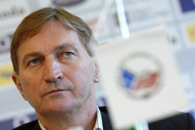 Trenér českých hokejistů Alois Hadamczik Trenér českých hokejistů Alois Hadamczik