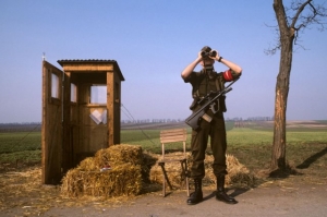 Haiderovi se řečnicky řečeno stýská po miniželezné oponě.