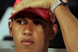 Lewis Hamilton hled&iacute; vstř&iacute;c sv&eacute;mu prvn&iacute;mu v&iacute;tězstv&iacute;. Kdy se ho dočk&aacute;?