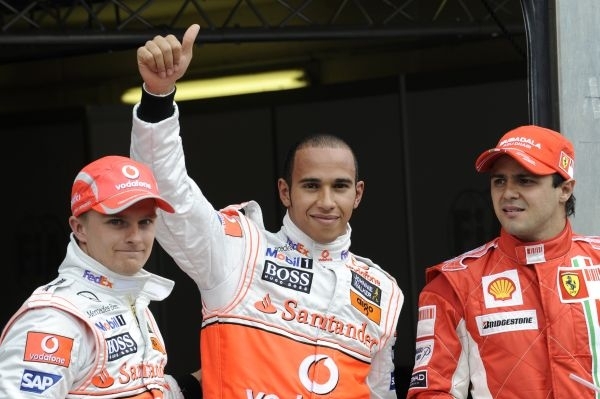 Lewis Hamilton zvítězil v kvalifikaci. Lewis Hamilton zvítězil v kvalifikaci.